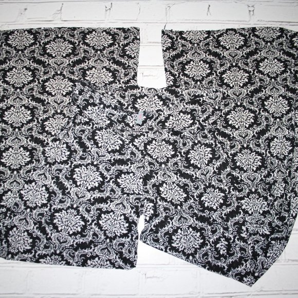 🖤🤍 Black & White Patterned Wide-Leg Pants – One Size Boho Graphic · Breezy Fit - Picture 3 of 5